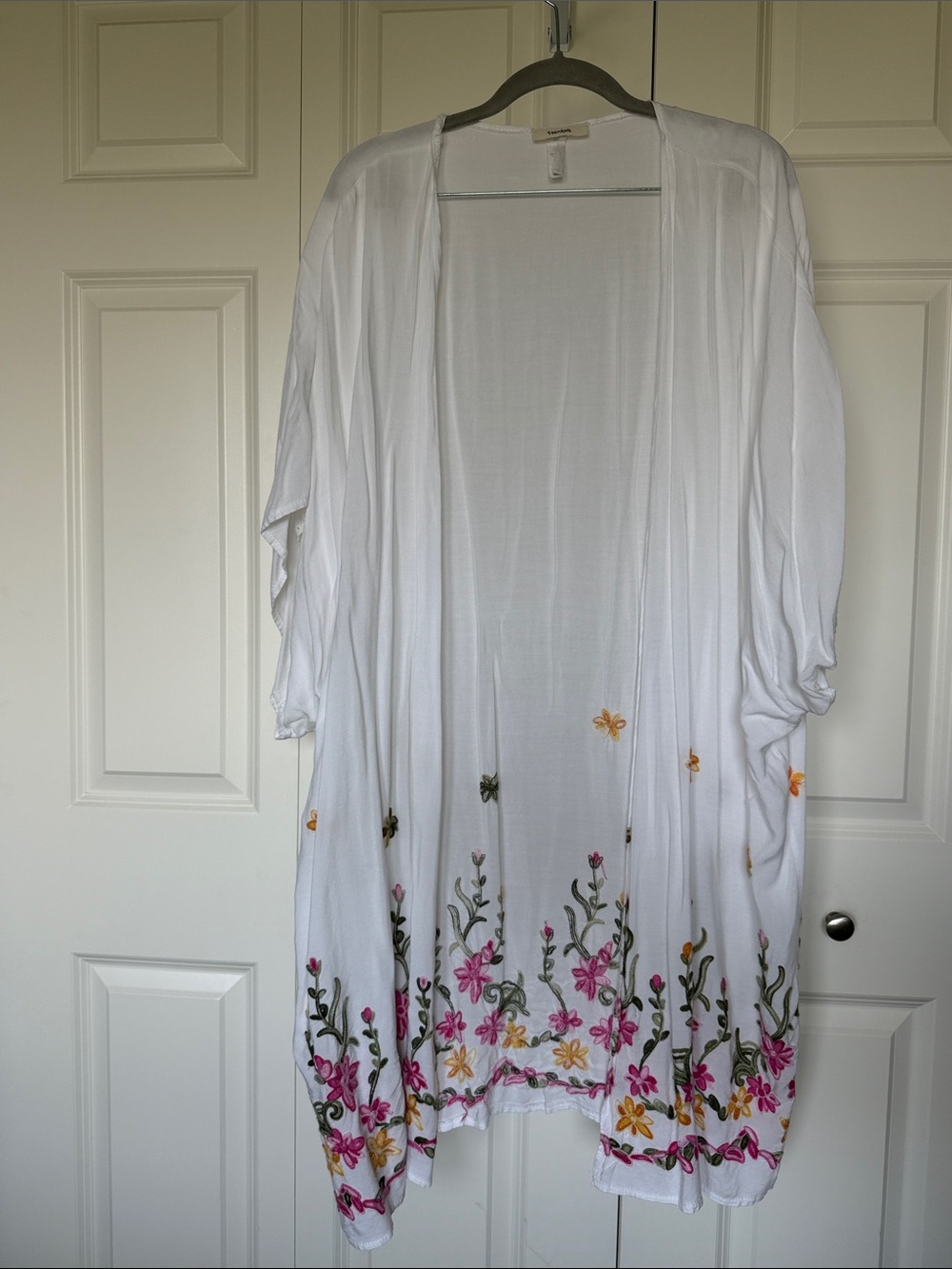 TeenBell White Open-Front Embroidered Floral Kimono